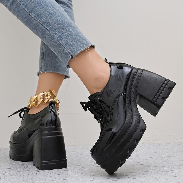 Damen Plateau-Oxfords mit robustem Profil und glänzendem Finish Drune
