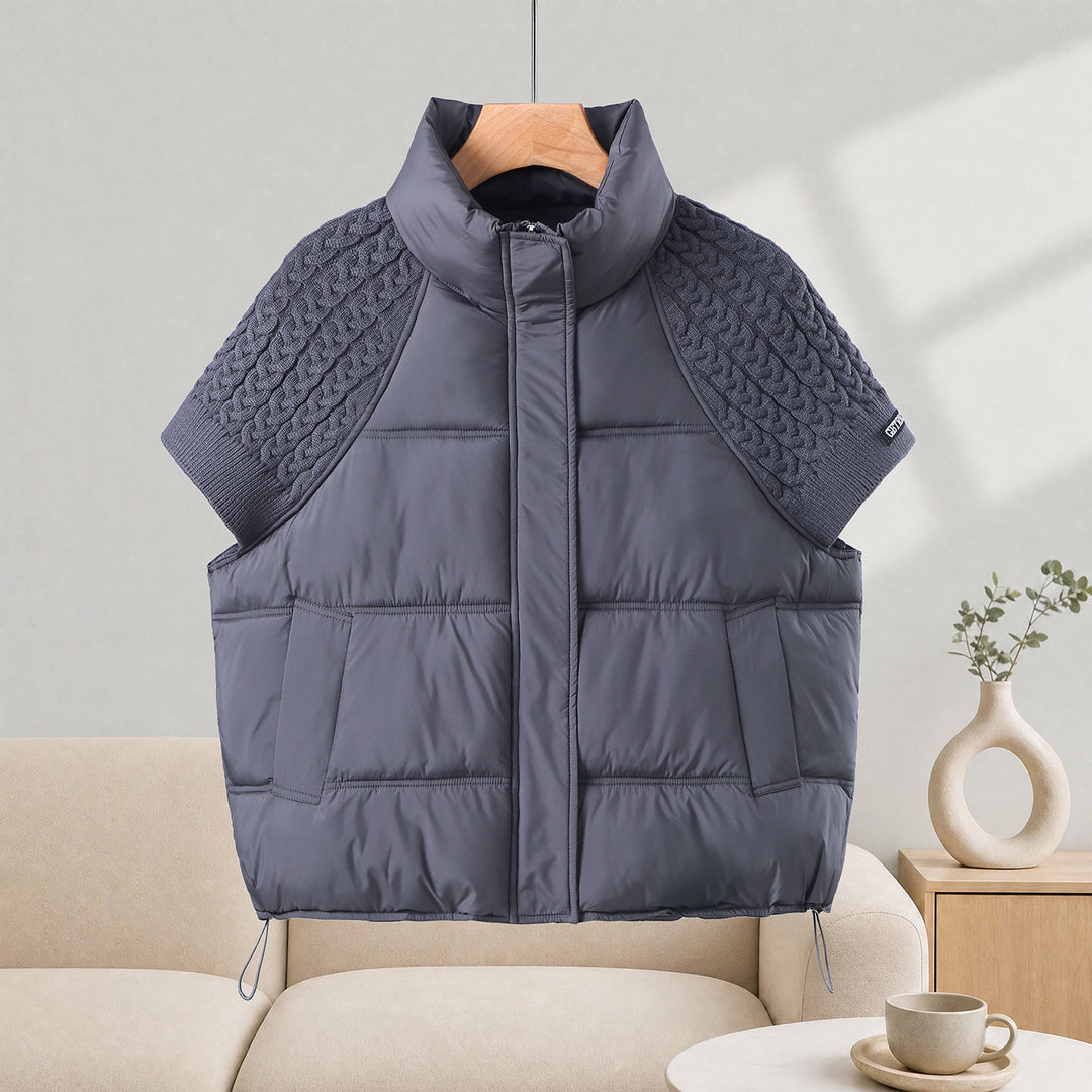 Damen Steppweste im Cape‑Look mit Zopfstrick‑Schultereinsatz und hohem Stehkragen Drune