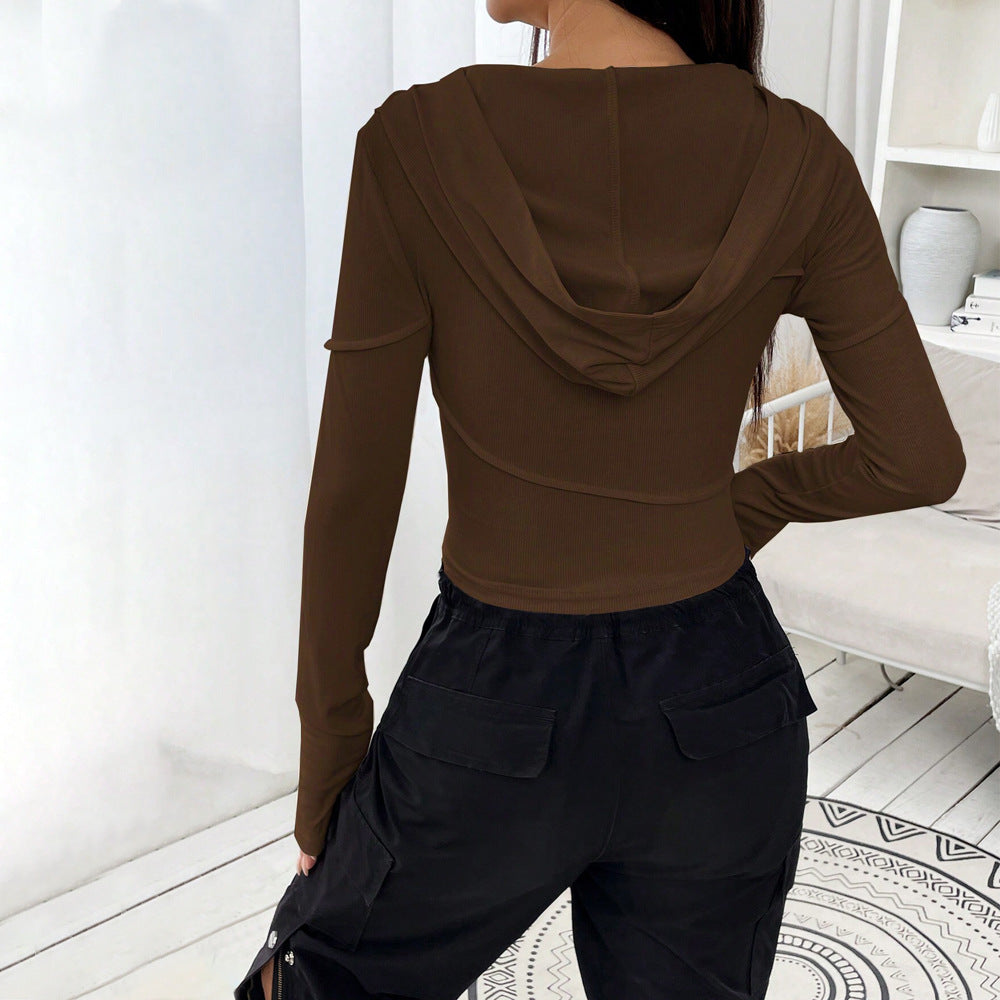 Damen geripptes Cropped-Longsleeve mit Kapuzenkragen, asymmetrischen Nähten und Trompetenärmeln Drune