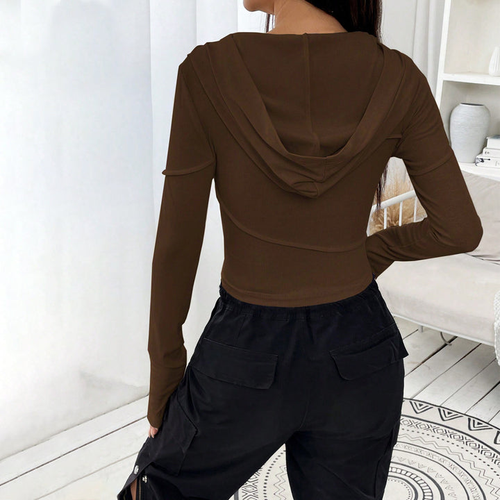 Damen geripptes Cropped-Longsleeve mit Kapuzenkragen, asymmetrischen Nähten und Trompetenärmeln Drune