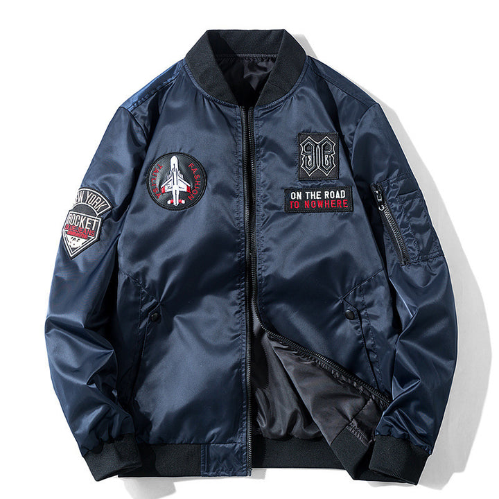 Herren Piloten-Bomberjacke mit Emblemapplikationen, leichtem Nylonaußenstoff und Ärmeltasche Drune