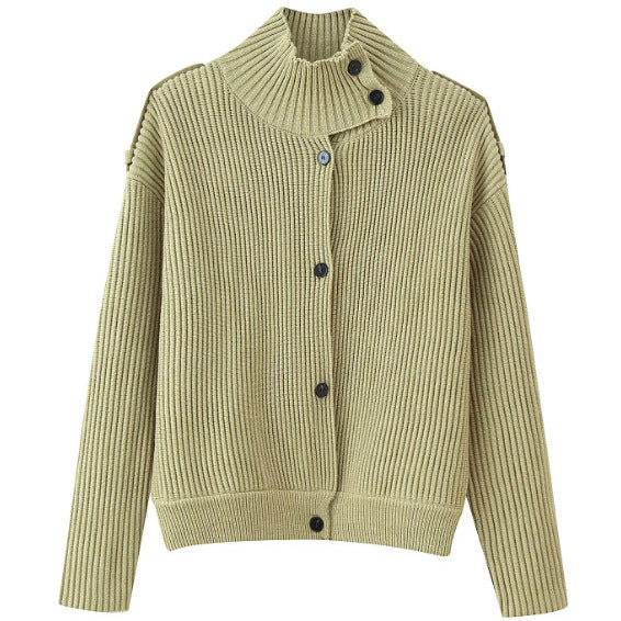 Damen 80+ kurzer Rippstrick‑Cardigan mit hohem Stehkragen und Knopfleiste Drune