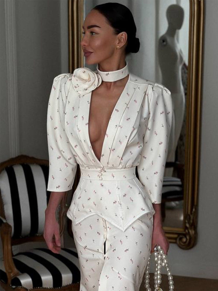 Damen tailliertes Hosenanzug‑Set mit tiefem V‑Ausschnitt, strukturierter Peplum‑Taille und feinem Blumenjacquard Drune