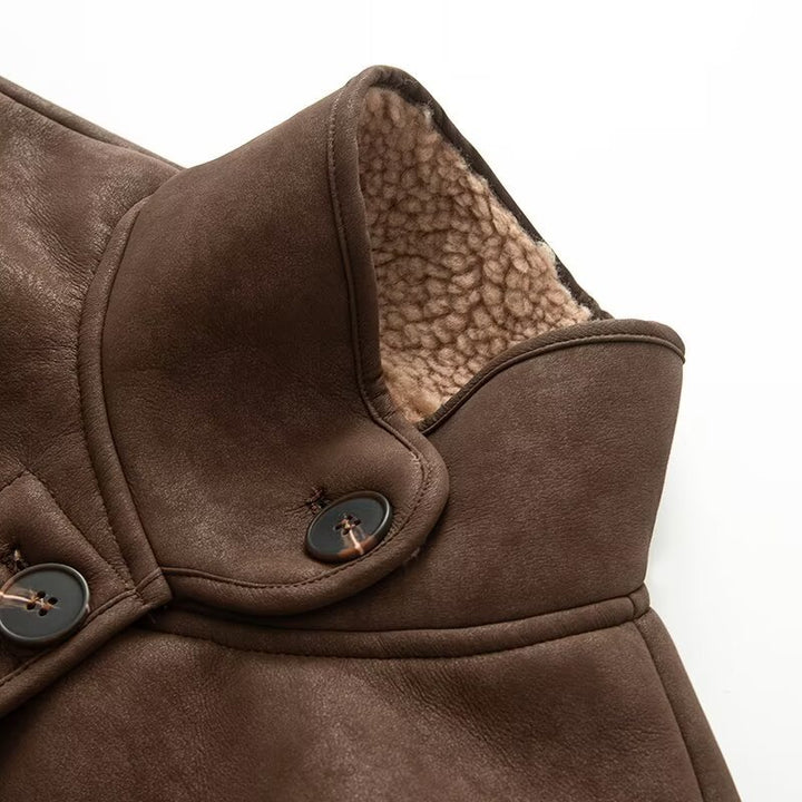 Damen Kurze Lammfelloptik-Jacke mit Stehkragen und Knopfleiste Drune