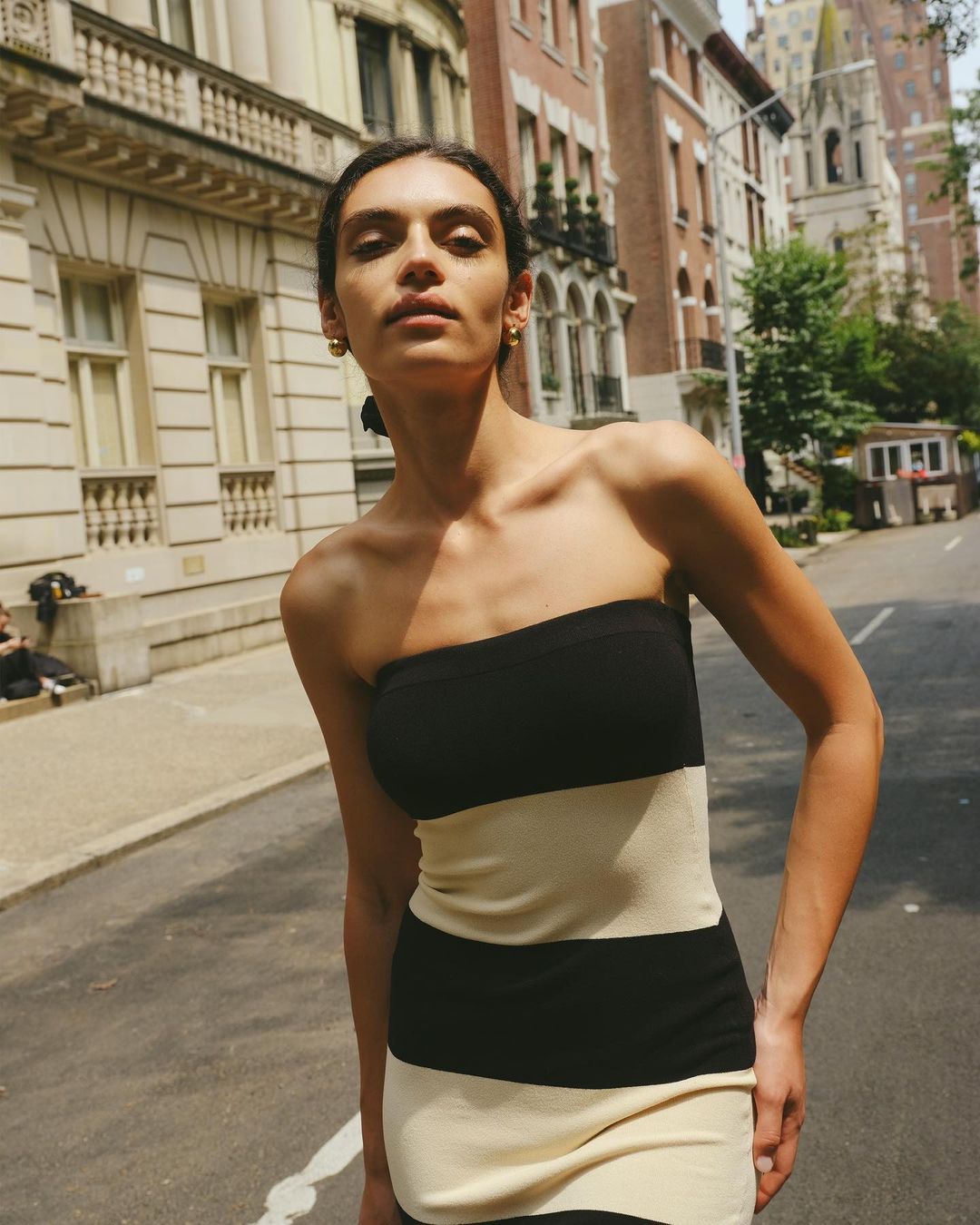 Damen schickes Bandeau-Maxikleid mit grafischem Streifenmuster und figurbetontem Schnitt Drune