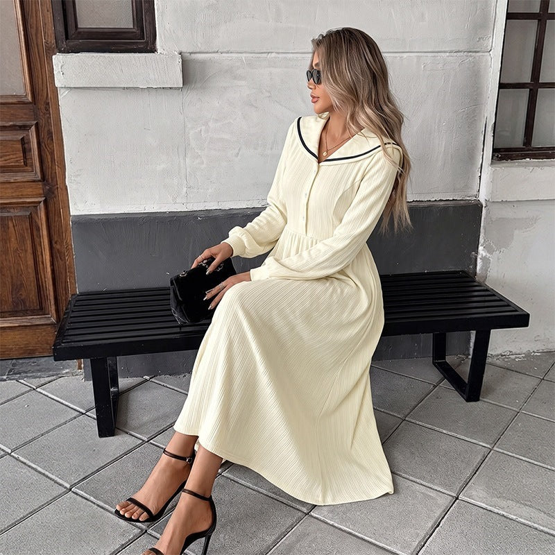 Damen Langarm Maxikleid mit kontrastierenden Knopfdétails Drune