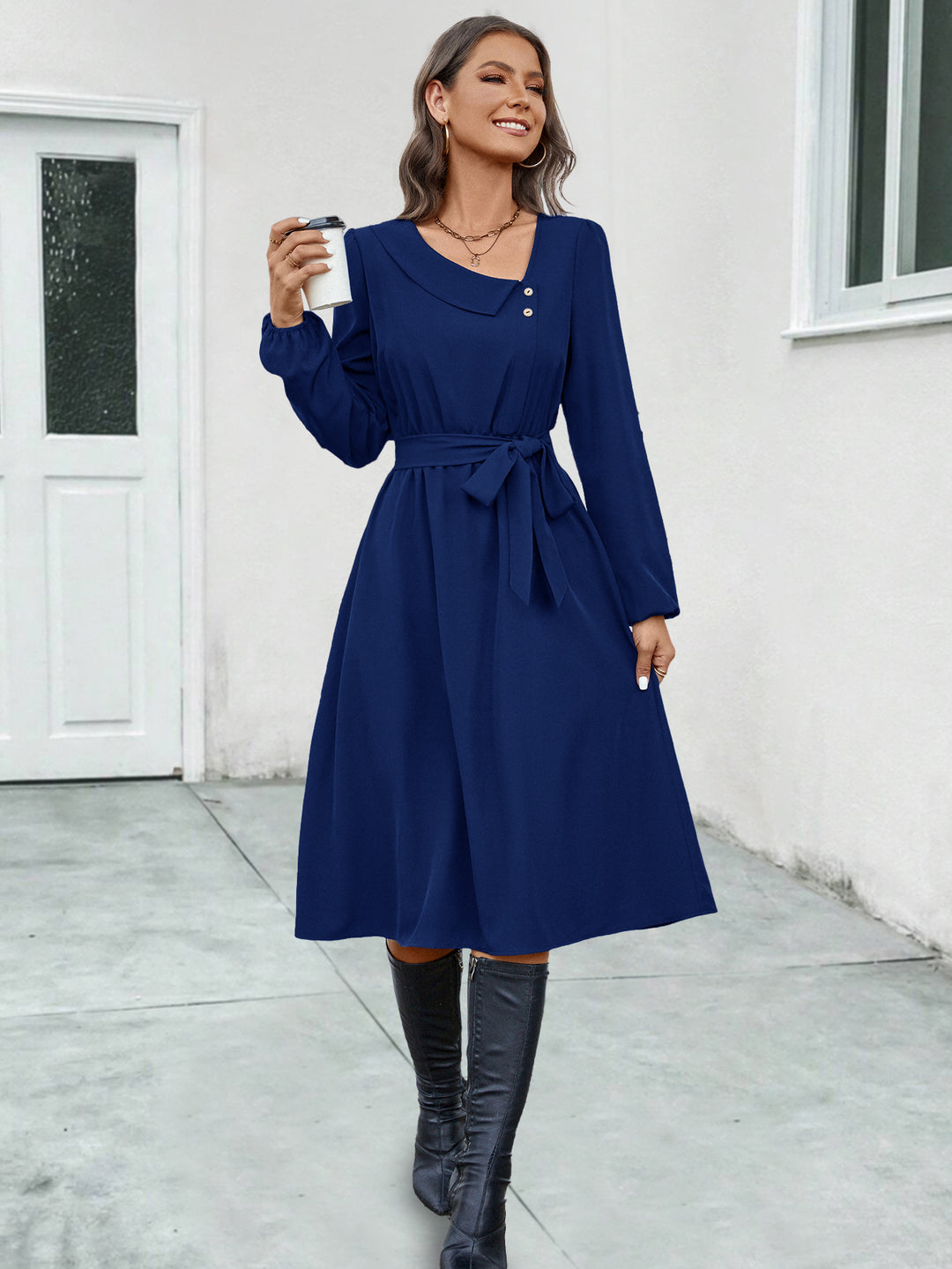 Damen Midikleid mit tailliertem Schnitt und eleganten Knopfdetails Drune