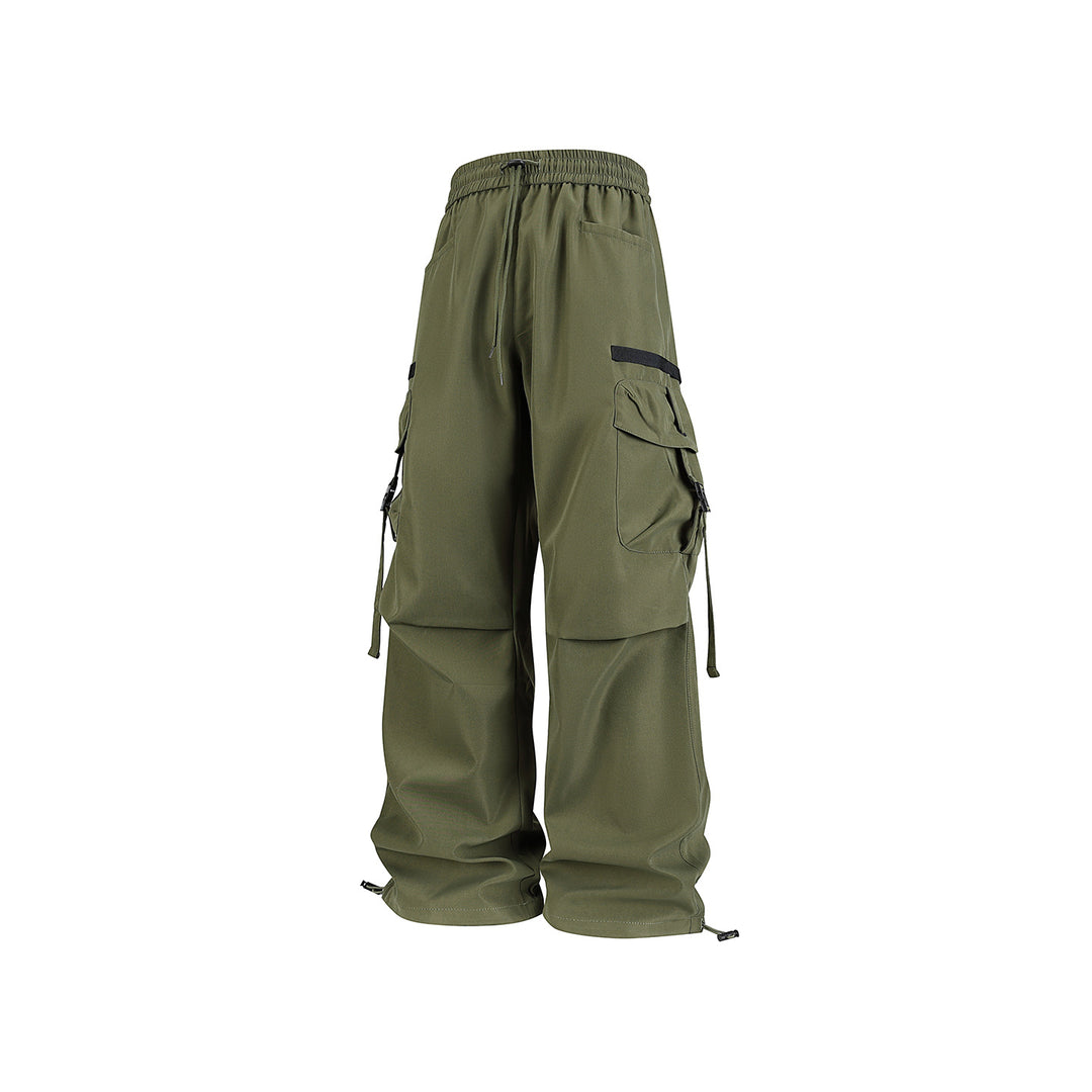 Herren Weite Cargo-Hose mit Multifachtaschen, verstellbarem Tunnelzugbund und modularen Gurt‑Details Drune