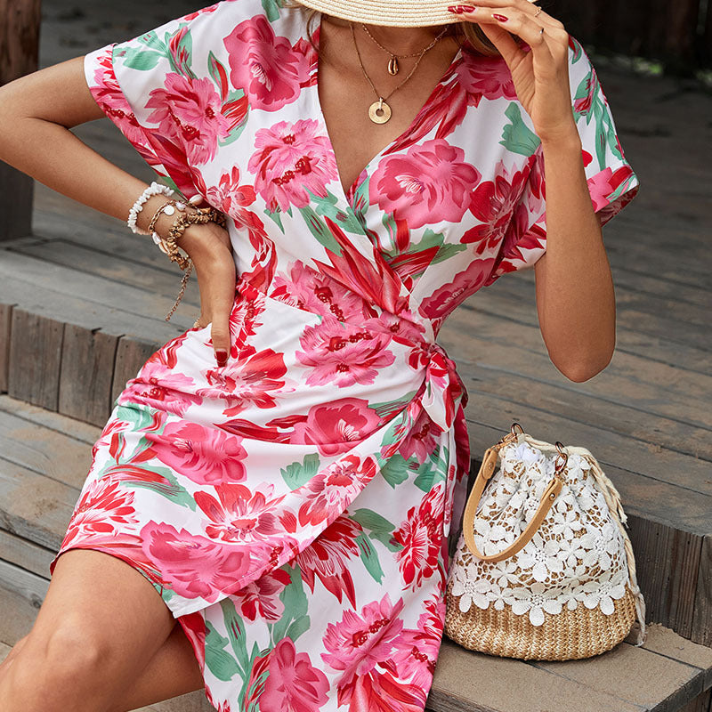 Damen Wickelkleid mit floralen Akzenten und tailliertem Schnitt Drune