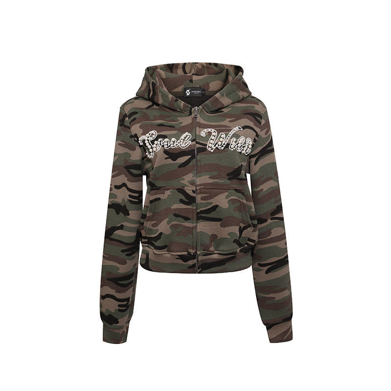 Damen Cropped Kapuzenjacke im Camouflage-Strukturstrick mit Perlen‑Schriftzug Drune