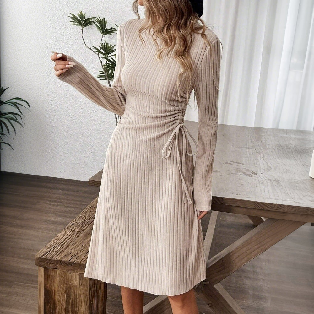 Damen geripptes Midikleid mit seitlicher Tunnelzugraffung taillierter Passform und eingesetztem Rundhals Drune