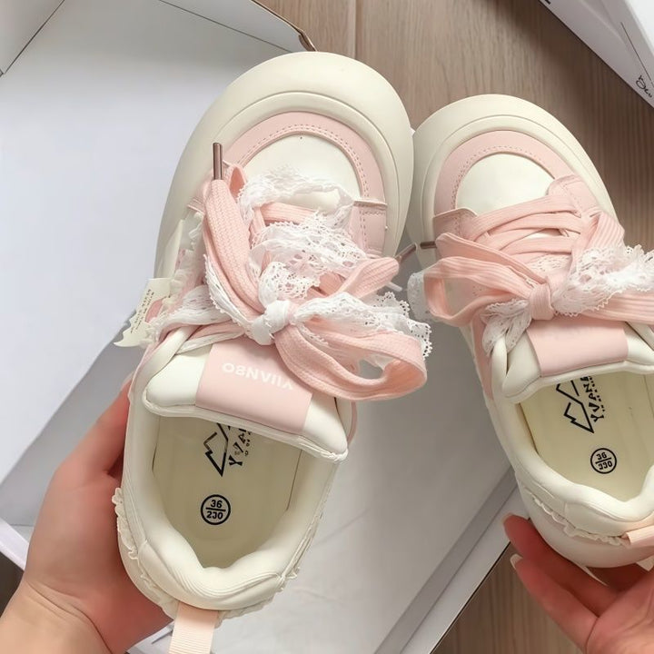 Damen Sneakers mit dekorativen Rüschen und verspielten Schleifen Drune