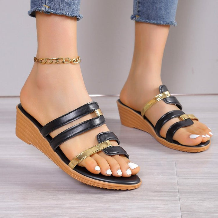 Damen nan Keilabsatzsandalen mit verstellbaren Riemen und Metallapplikationen Drune