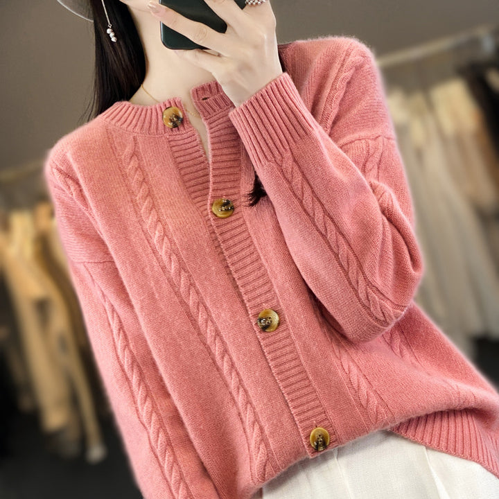 Damen Kaschmirähnlicher Zopfmuster‑Cardigan mit Rundhals und Hornoptikknöpfen Drune