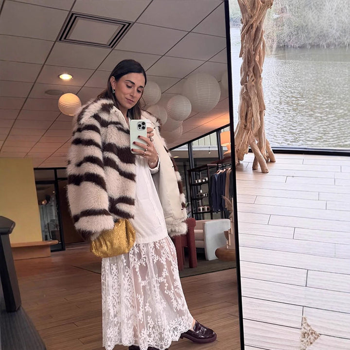 Damen Gestreifter Oversize Kunstpelz-Mantel mit kurzem Boxy-Schnitt Drune