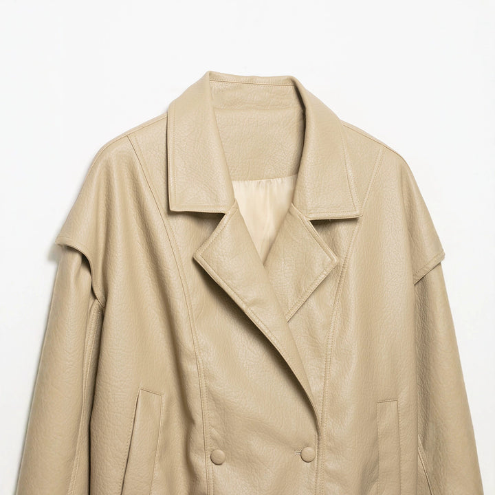 Damen Kurzjacke aus Kunstleder mit breitem Revers und gerafftem Saum Drune