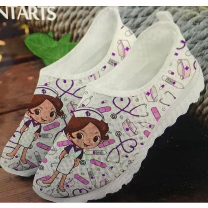 Damen Verspielte Slip-On Sneakers mit medizinischem Cartoon-Print, atmungsaktivem Mesh und gepolsterter Memory-Sohle Drune