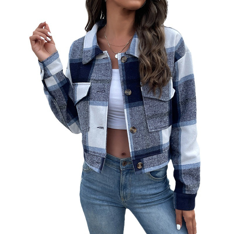 Damen Kurz geschnittene karierte Overshirt‑Jacke mit Brustklappen und Holzknöpfen Drune