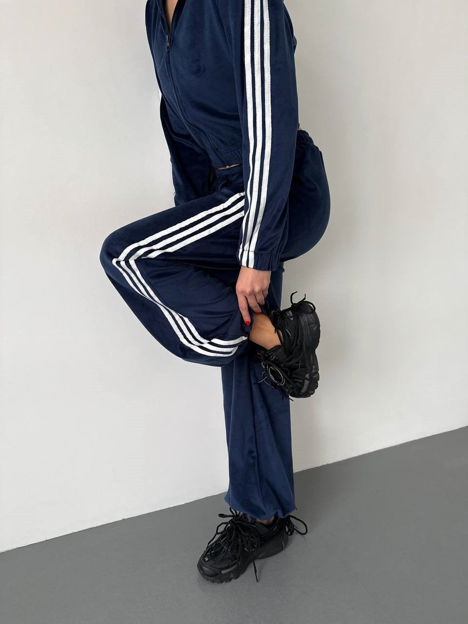 Damen Retro-Samt Trainingsanzug mit seitlichen Streifen, hochgeschnittener Bund und Reißverschluss Drune