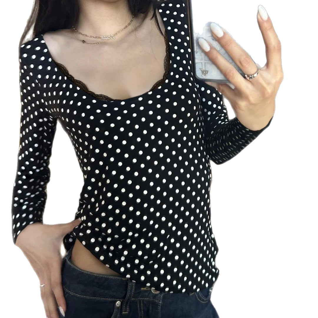 Damen nan figurbetontes Punktmuster‑Longsleeve mit Spitzenrand und dezentem Raffungseinsatz Drune