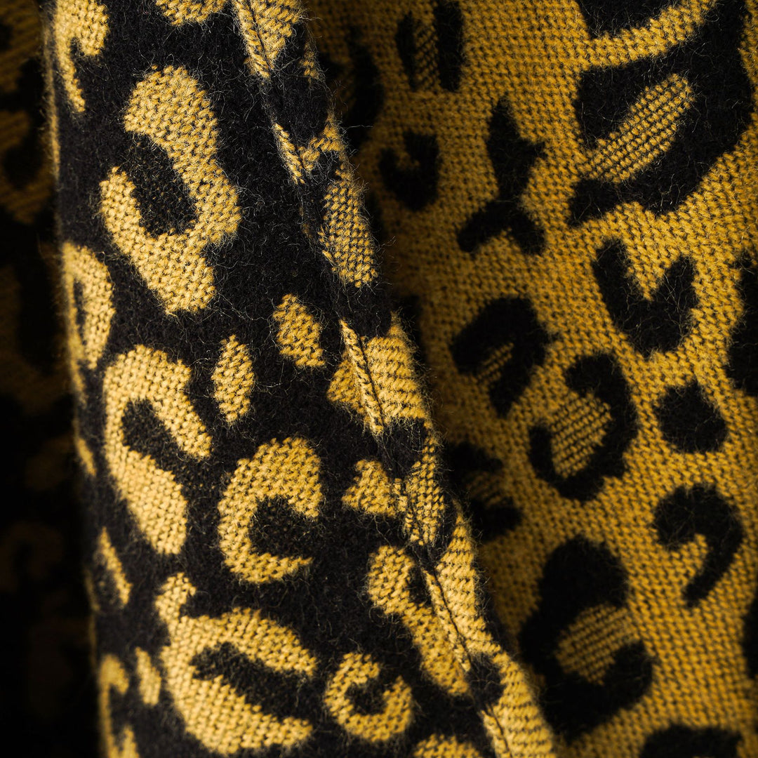 Damen Weichfallender Strick‑Überwurf im Leopardenjacquard mit Fransensaum Drune