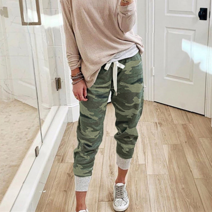 Damen Kordelzug-Jogpant im Camouflage-Look mit schmalem Fußbündchen Drune