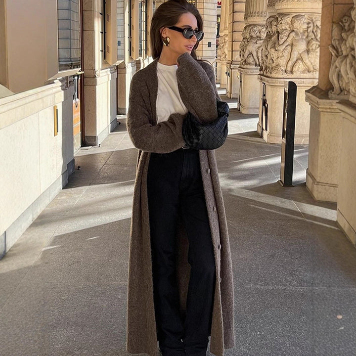 Damen Maxilanger Strickmantel in Mohairoptik mit verdeckter Knopfleiste und weiter Silhouette Drune