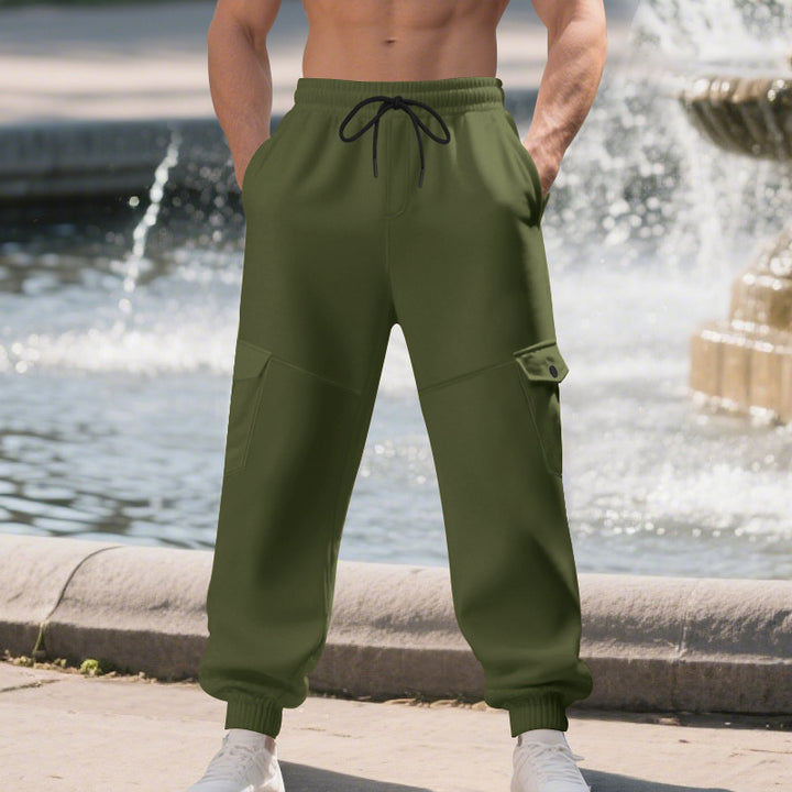 Herren nan urban-militärische Cargo-Jogginghose mit knieabgesteppten Einsätzen, seitlichen Klappentaschen und gerippten Beinabschlüssen Drune