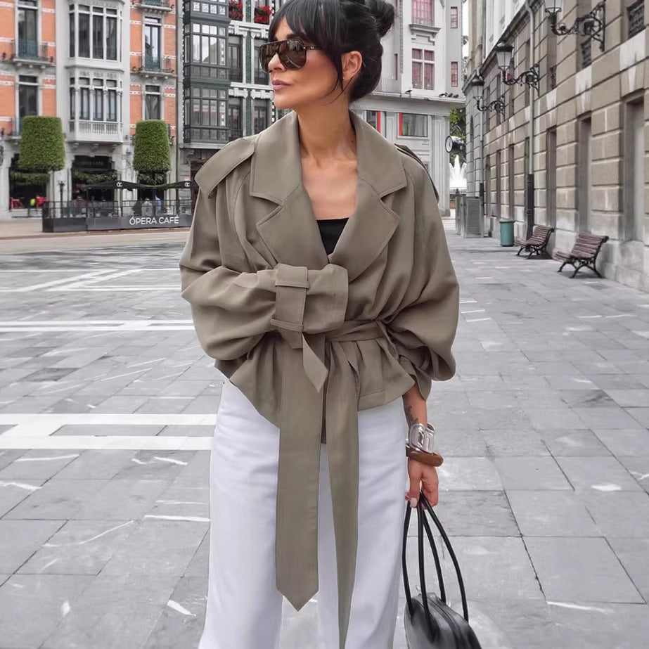 Damen Leichte Kurztrenchjacke mit weiten Revers, langen Bindegürtel und verstellbaren Manschetten Drune