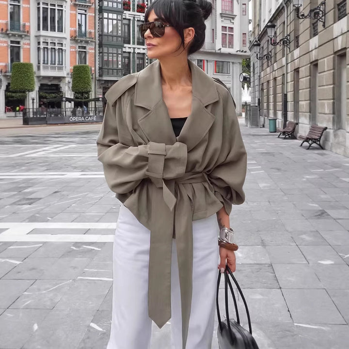 Damen Leichte Kurztrenchjacke mit weiten Revers, langen Bindegürtel und verstellbaren Manschetten Drune
