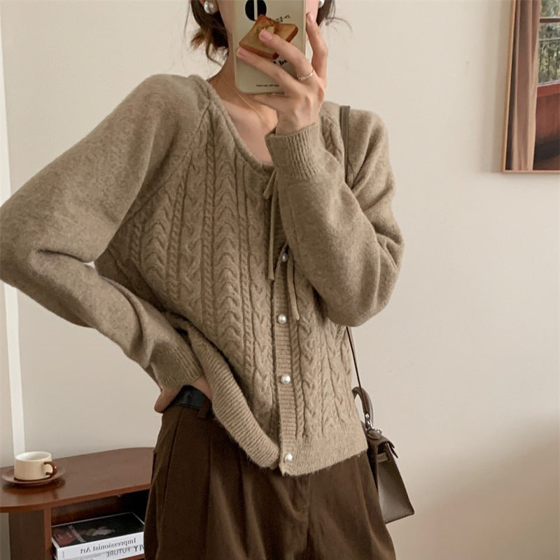 Damen Grobstrickjacke mit eleganten Perlenknöpfen und strukturiertem Design Drune