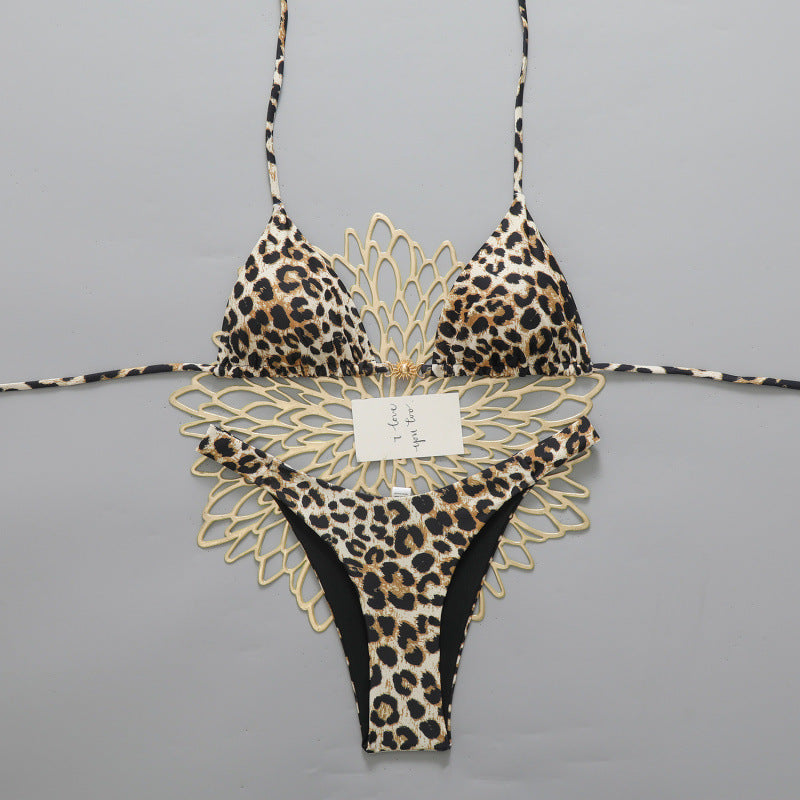 Damen Triangel-Bikini mit modernen Schnittdetails und großflächigen Polka Dots Drune