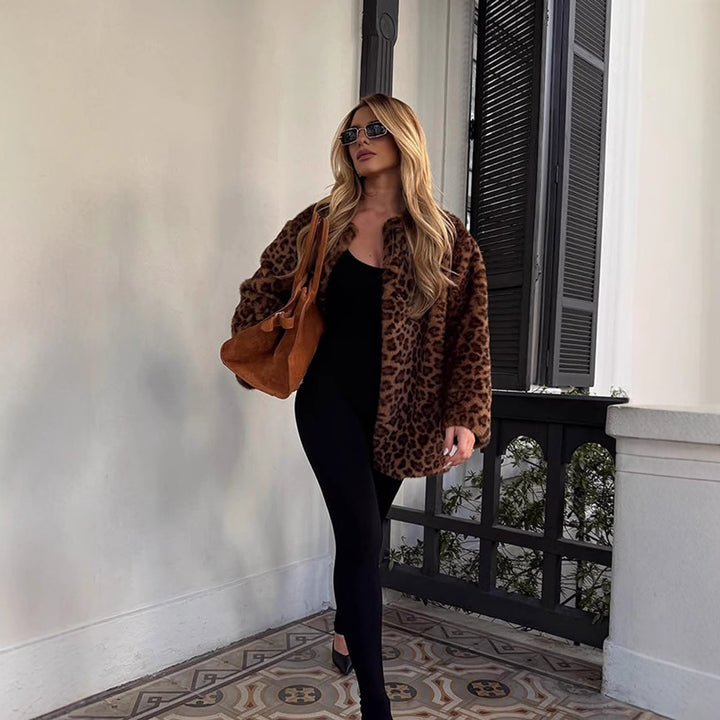 Damen Kurz-Mantel aus veganem Faux-Fur mit Leoparden-Print und kastiger Silhouette Drune