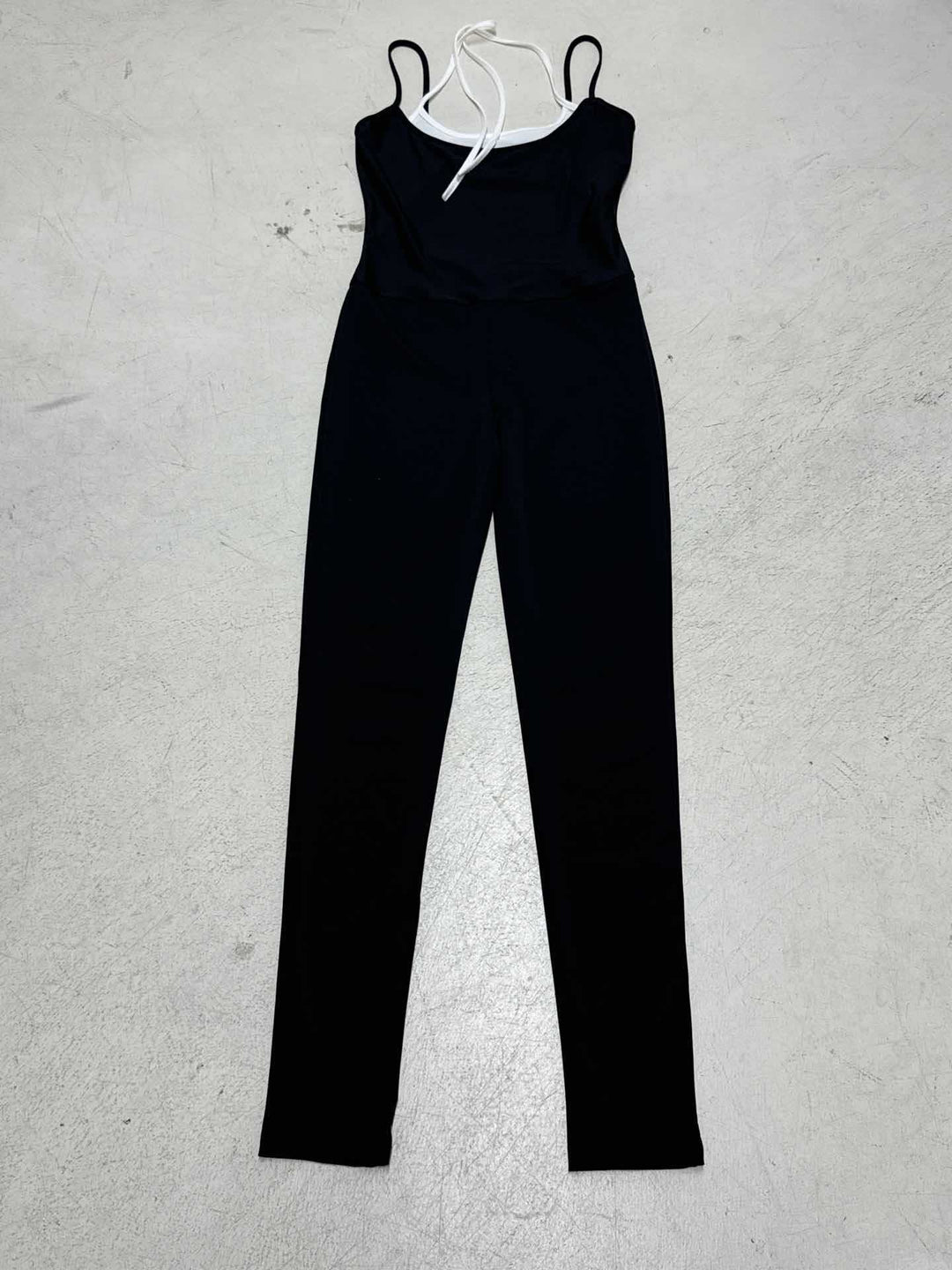 Damen schmal geschnittener Jumpsuit mit verstellbaren Spaghettiträgern und hohem Bund Drune