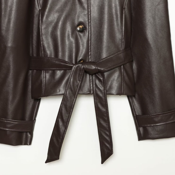 Damen Taillierte Cropped Veganlederjacke mit Stehkragen und Bindegürtel Drune