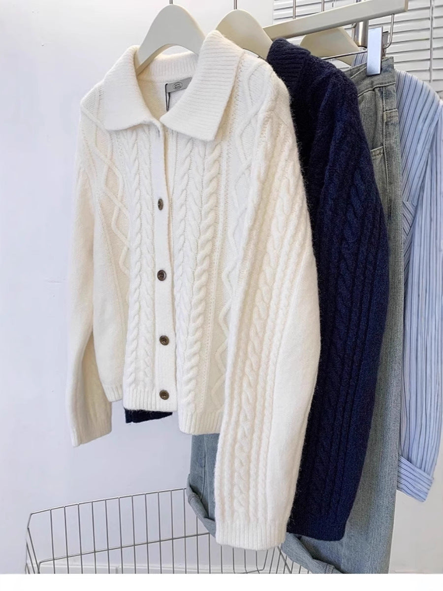 Damen Strickjacke mit Zopfmuster, Umlegekragen und Knopfleiste Drune