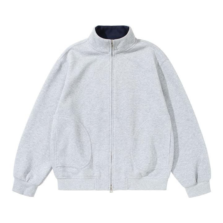 Unisex Oversize Sweatjacke mit Stehkragen, zweiseitigem Reißverschluss und markanten Halbrundtaschen Drune