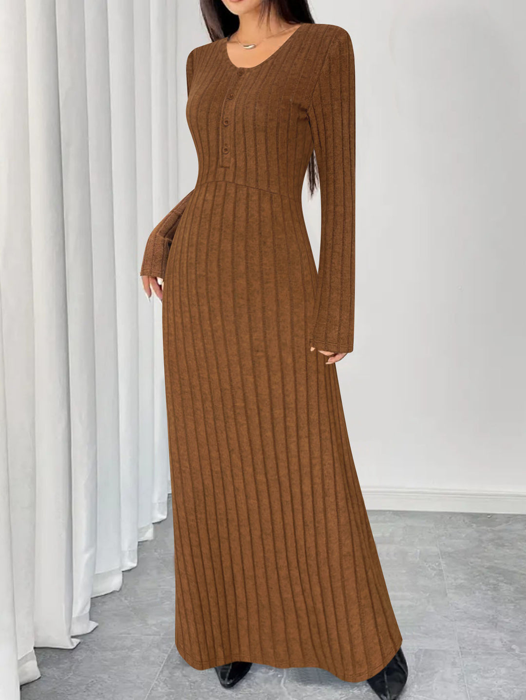 Damen Geripptes Maxi-Strickkleid mit Taillennaht und Knopfleiste Drune