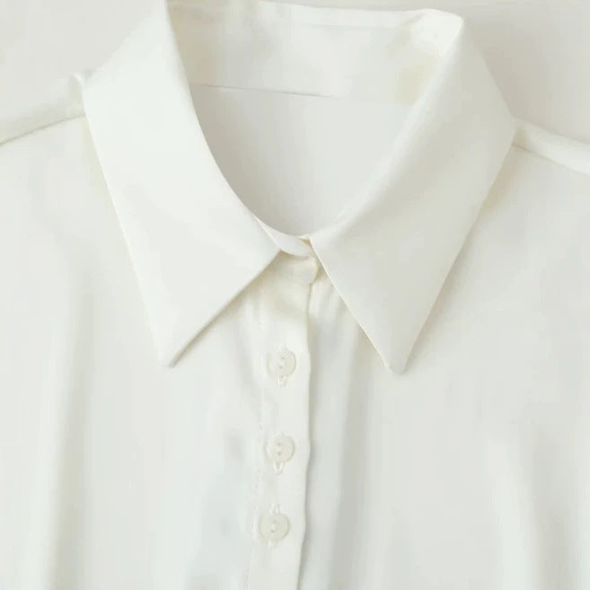 Damen Seidenähnliche Satinbluse mit durchgehender Knopfleiste und taillierenden Abnähern Drune