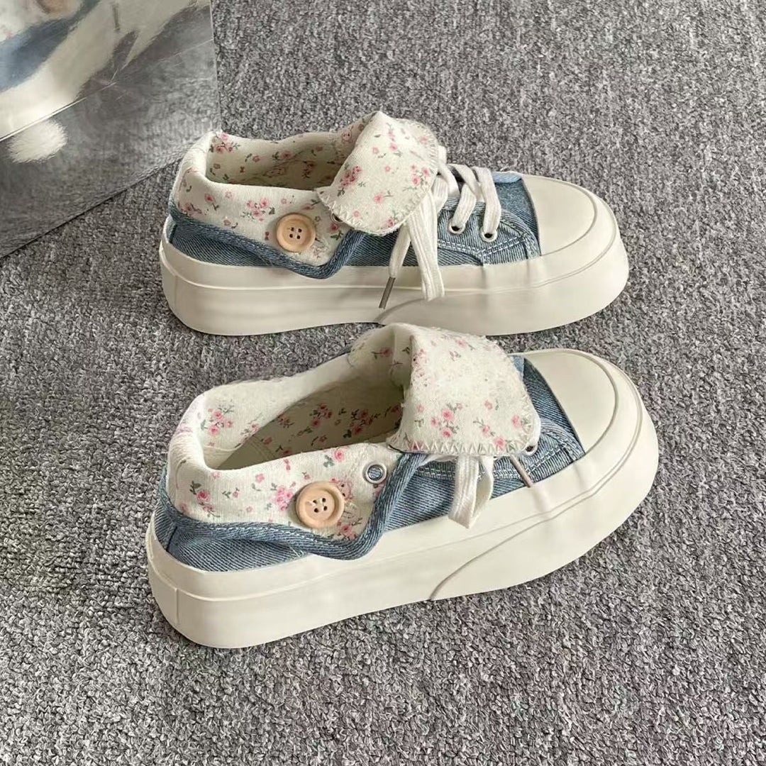 Damen Modische Sneakers mit besonderen Knopf-Details und verspieltem Karomuster Drune