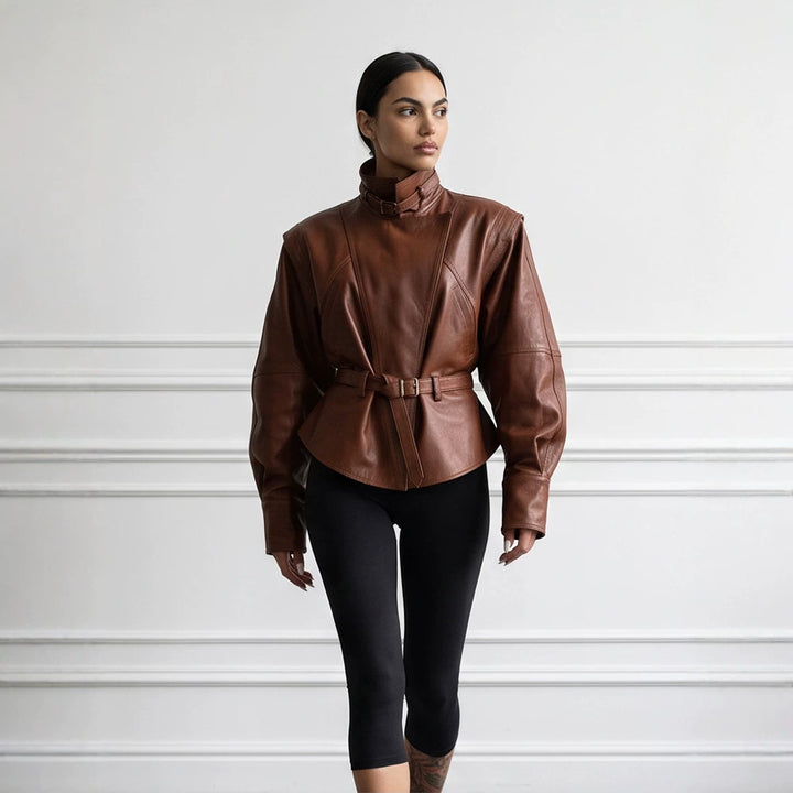 Damen Taillierte Kunstlederjacke mit Stehkragen, Nackenriemen und figurformendem Taillengürtel Drune