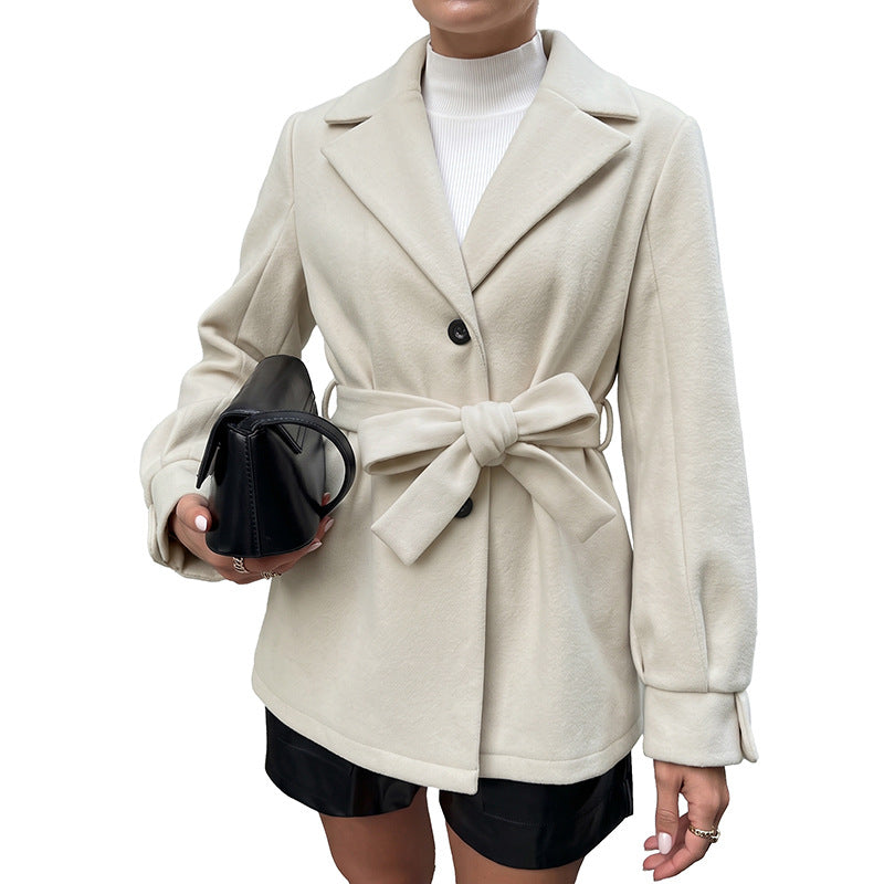 Damen Kurzjacke mit Taillenbindegürtel, Reverskragen und Knopfleiste Drune