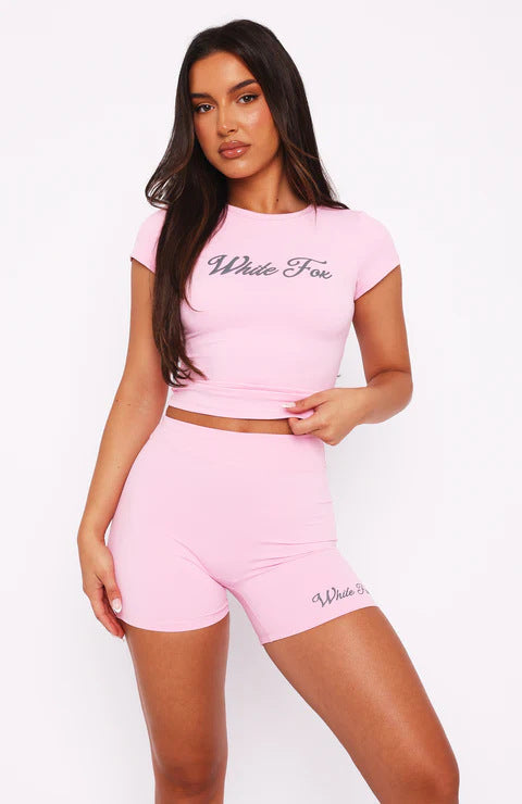 Damen Sportliches Set mit figurbetontem Oberteil und kurzen Shorts Drune