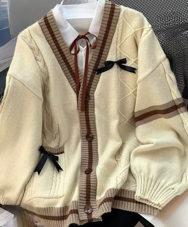 Damen lässige Strickjacke mit verspielten Details und großem V-Ausschnitt Drune