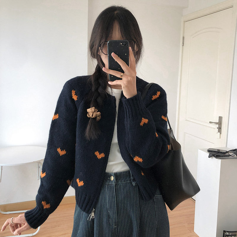 Damen gemütliche Strickjacke mit Herzmotiv und eleganter Knopfdetail Drune