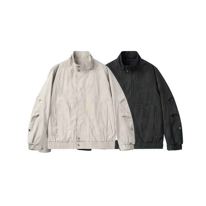 Unisex Kurzblouson im minimalistischen Workwear‑Look mit hohem Stehkragen und Druckknopfverschluss Drune