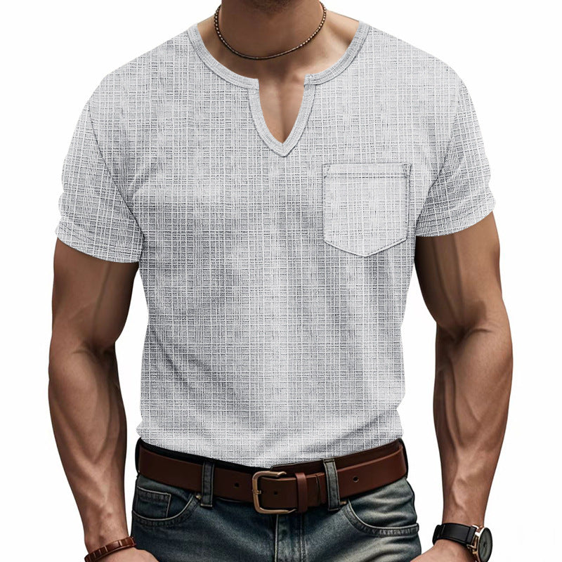 Herren nan Kurzarmshirt mit V-Schlitz-Ausschnitt und aufgesetzter Brusttasche aus strukturiertem Jersey Drune