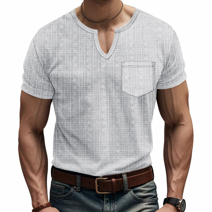 Herren nan Kurzarmshirt mit V-Schlitz-Ausschnitt und aufgesetzter Brusttasche aus strukturiertem Jersey Drune