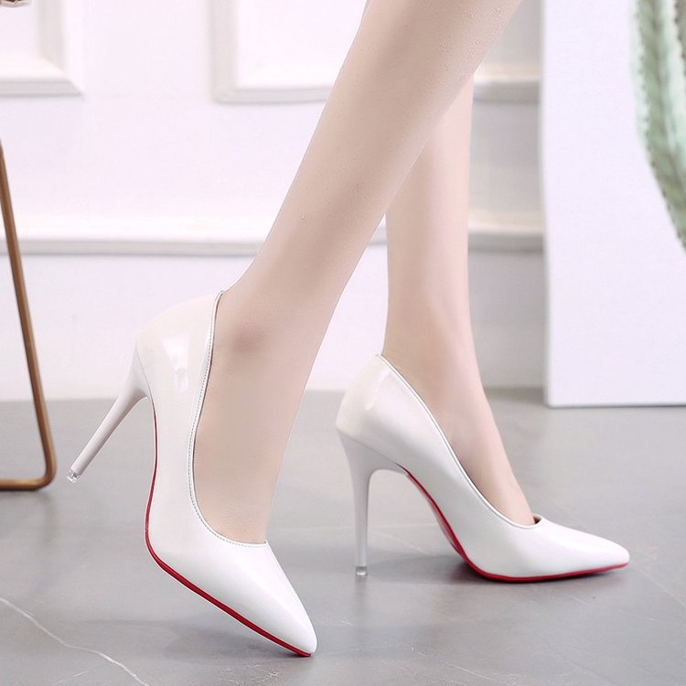 Damen Hochglänzende spitz zulaufende Lackpumps mit schmalem Stilettoabsatz und kontrastsohle Drune