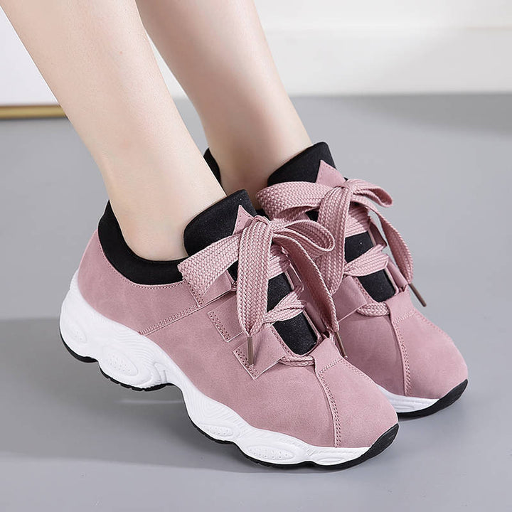 Damen Sportive Keil‑Sneaker aus Mikrofaser mit gepolstertem Schaft und markanter Profilsohle Drune